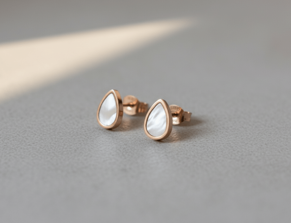 Luminous mother of pearls stud - GREYS∞UL