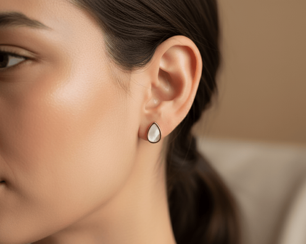 Luminous mother of pearls stud - GREYS∞UL