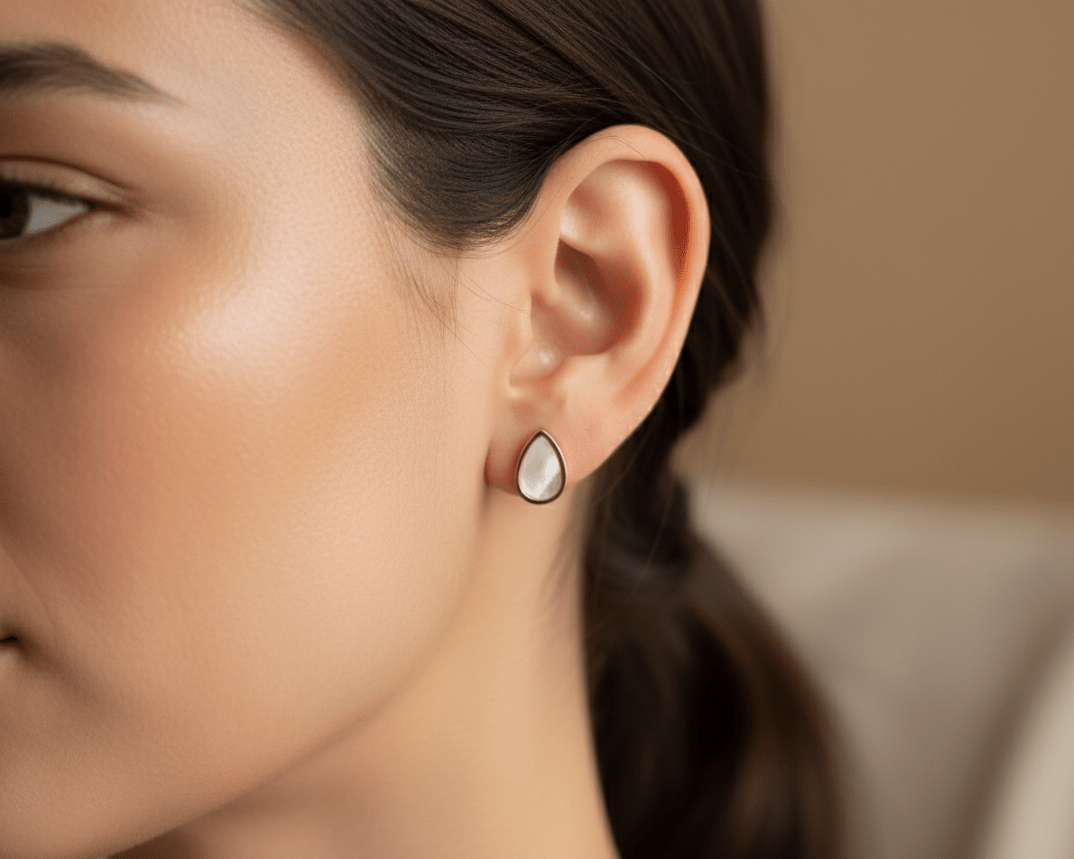 Luminous mother of pearls stud - GREYS∞UL