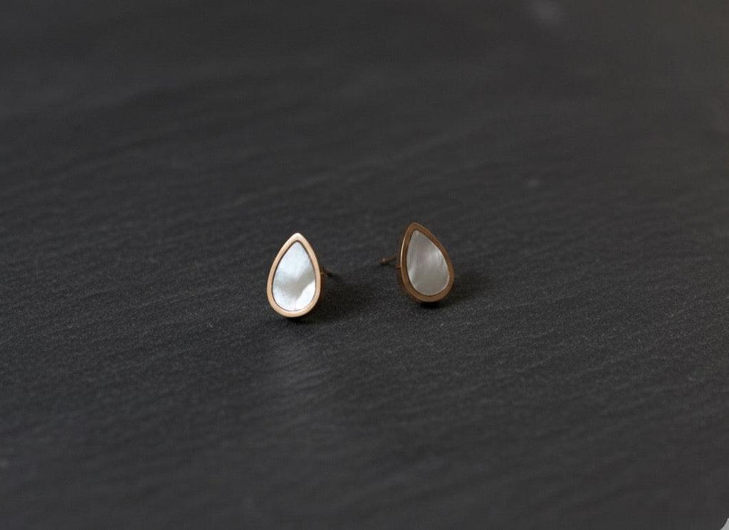 Luminous mother of pearls stud - GREYS∞UL